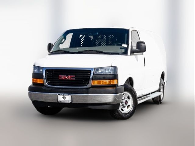 2022 GMC Savana Base