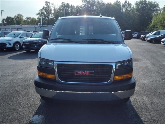 2022 GMC Savana Base