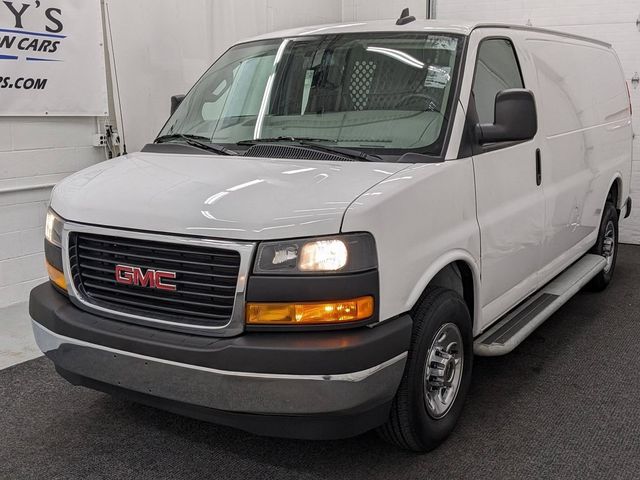 2022 GMC Savana Base