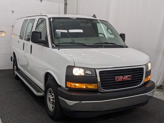 2022 GMC Savana Base