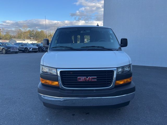 2022 GMC Savana Base