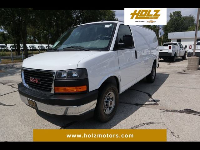 2022 GMC Savana Base