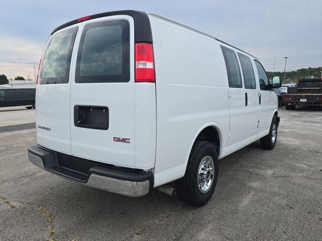 2022 GMC Savana Base