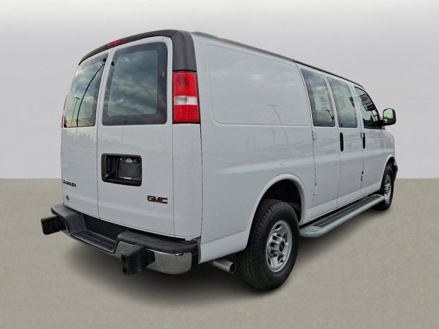 2022 GMC Savana Base