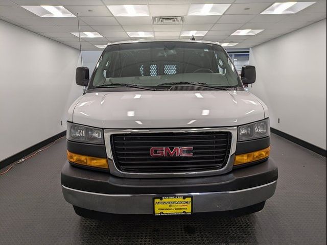 2022 GMC Savana Base