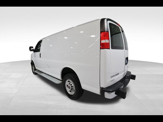 2022 GMC Savana Base