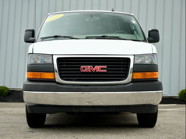 2022 GMC Savana Base