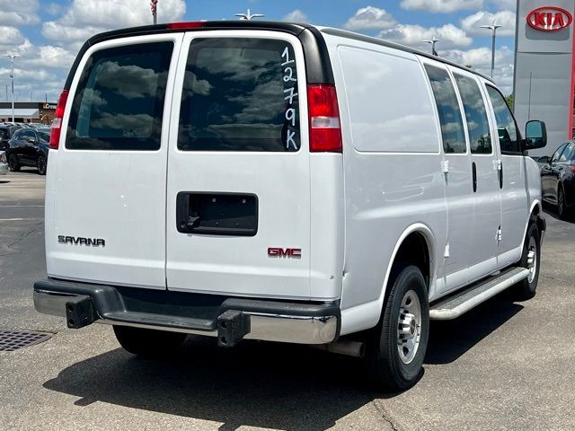 2022 GMC Savana Base