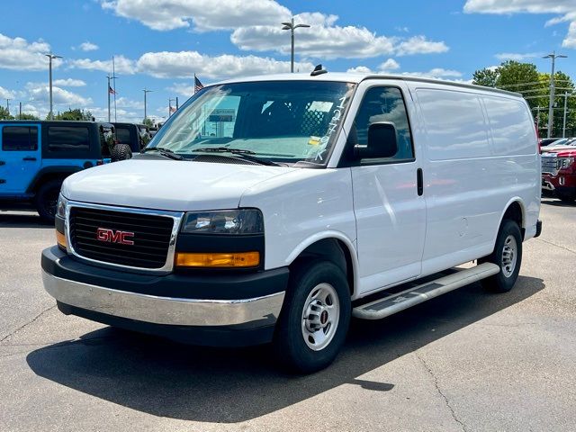 2022 GMC Savana Base