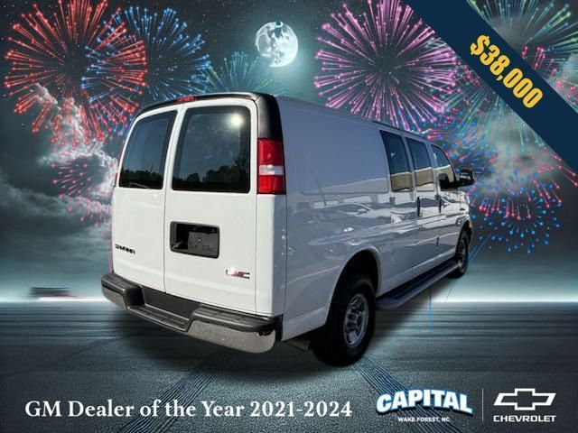 2022 GMC Savana Base