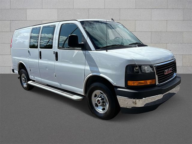 2022 GMC Savana Base