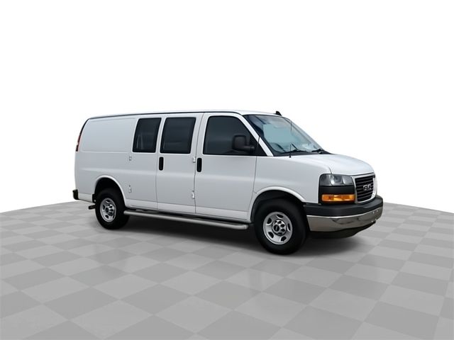 2022 GMC Savana Base