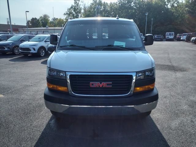 2022 GMC Savana Base