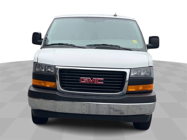 2022 GMC Savana Base