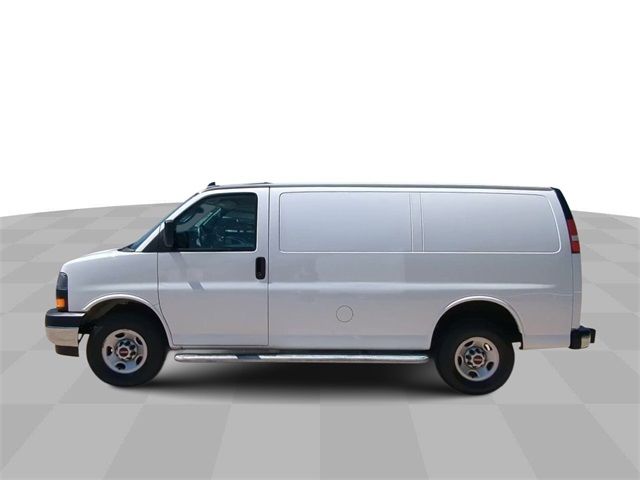 2022 GMC Savana Base