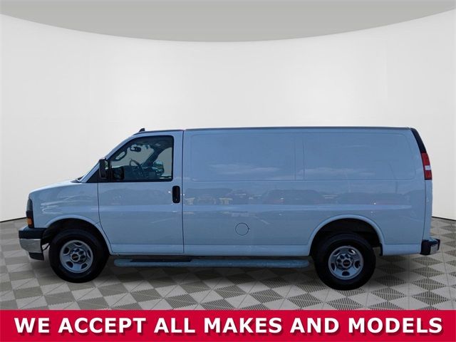 2022 GMC Savana Base