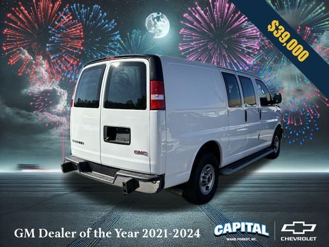 2022 GMC Savana Base