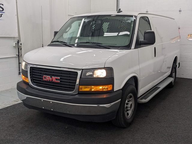 2022 GMC Savana Base