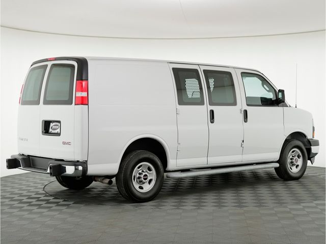 2022 GMC Savana Base