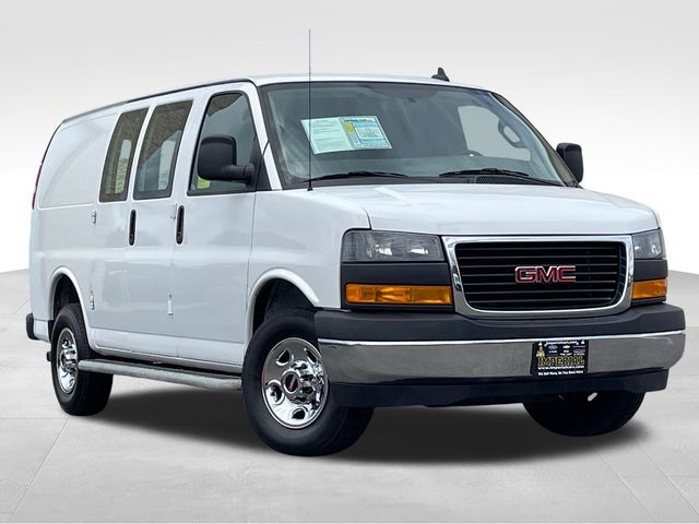 2022 GMC Savana Base