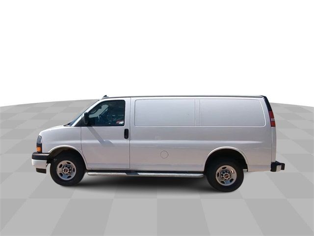 2022 GMC Savana Base