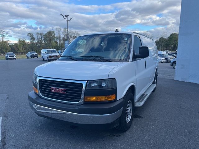 2022 GMC Savana Base