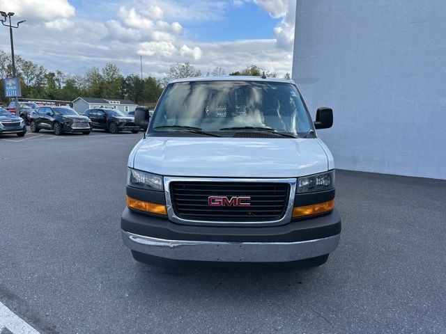 2022 GMC Savana Base