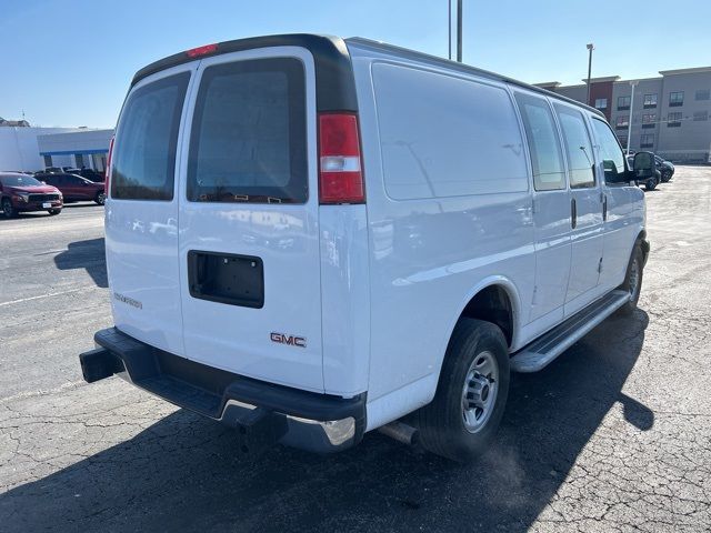 2022 GMC Savana Base