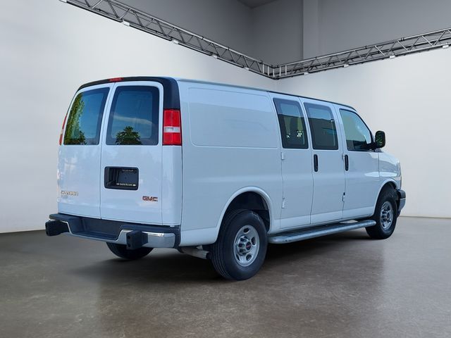 2022 GMC Savana Base