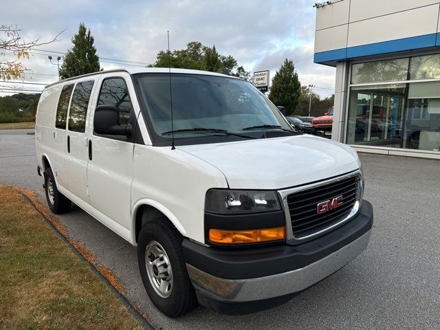 2022 GMC Savana Base