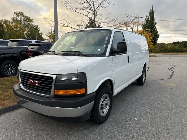 2022 GMC Savana Base