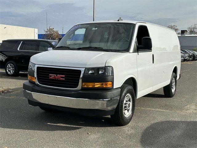 2022 GMC Savana Base