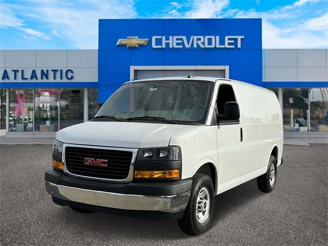 2022 GMC Savana Base