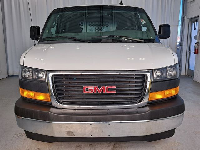 2022 GMC Savana Base