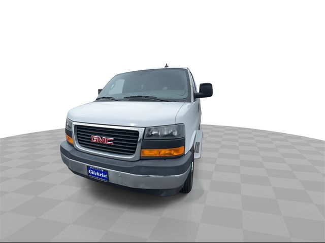 2022 GMC Savana Base