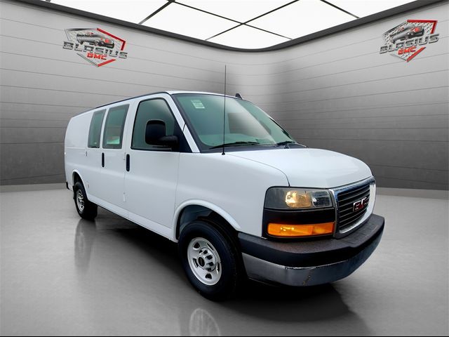 2022 GMC Savana Base