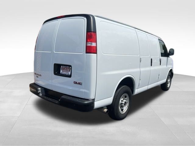 2022 GMC Savana Base