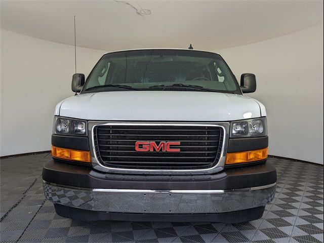 2022 GMC Savana Base