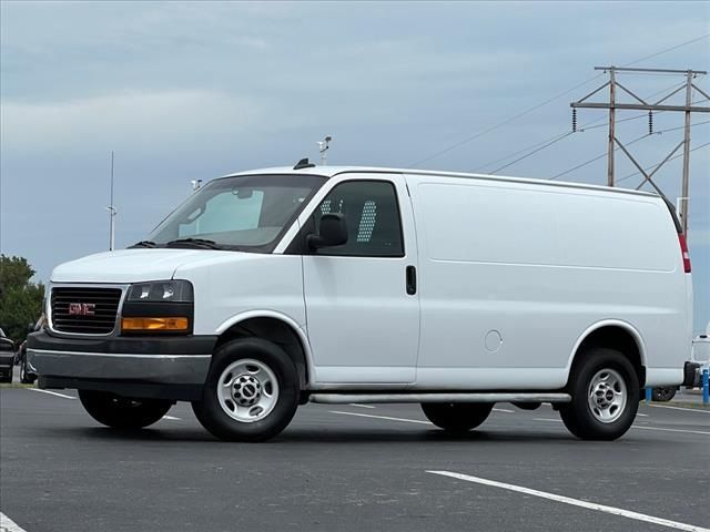 2022 GMC Savana Base