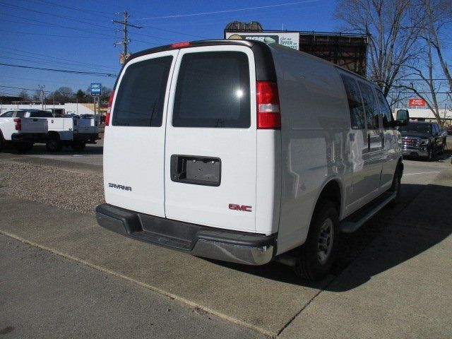 2022 GMC Savana Base