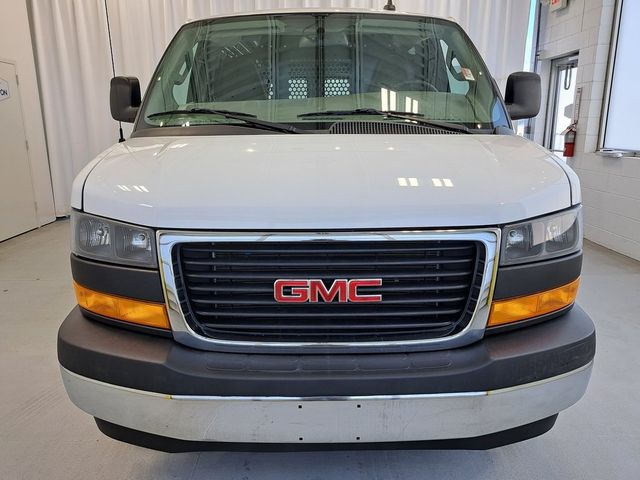 2022 GMC Savana Base