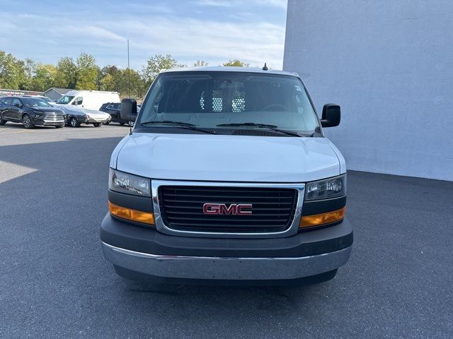 2022 GMC Savana Base