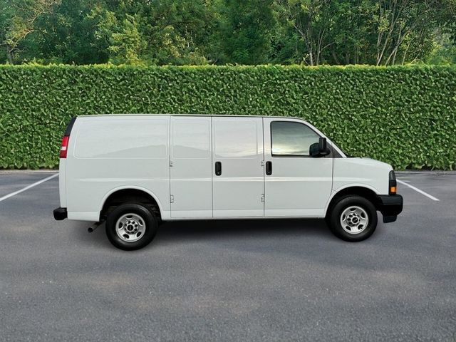 2022 GMC Savana Base