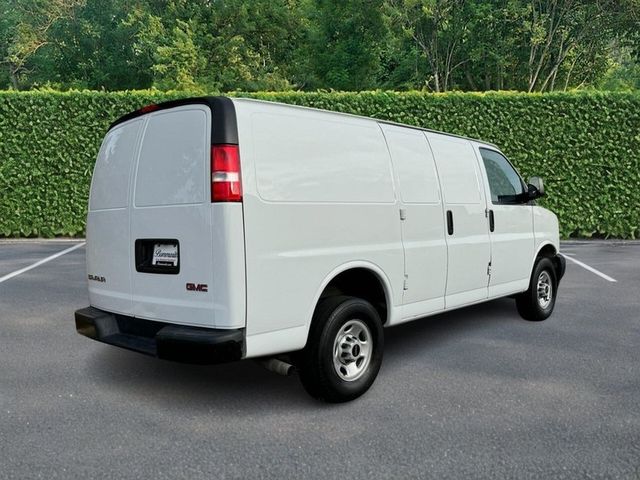 2022 GMC Savana Base