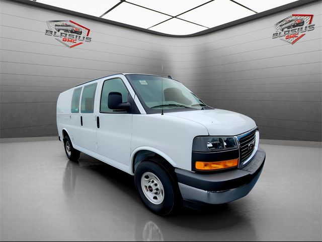 2022 GMC Savana Base