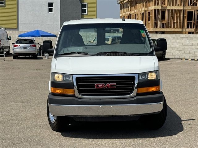 2022 GMC Savana Base