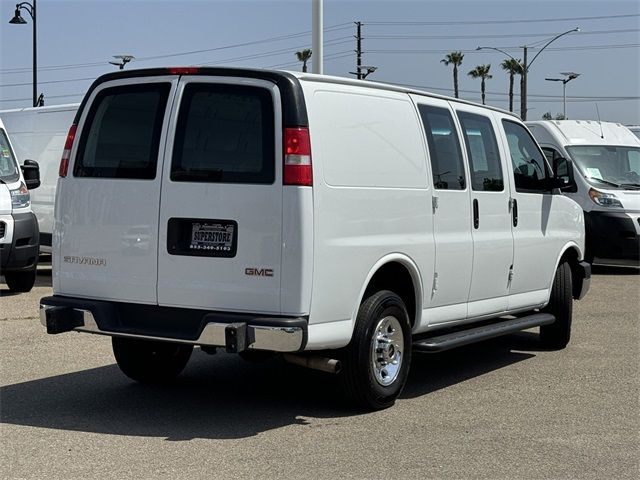 2022 GMC Savana Base