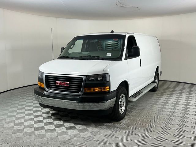 2022 GMC Savana Base