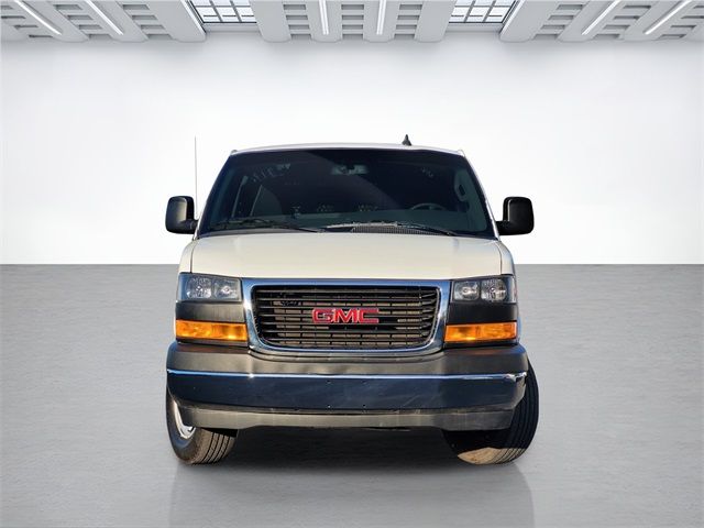 2022 GMC Savana Base