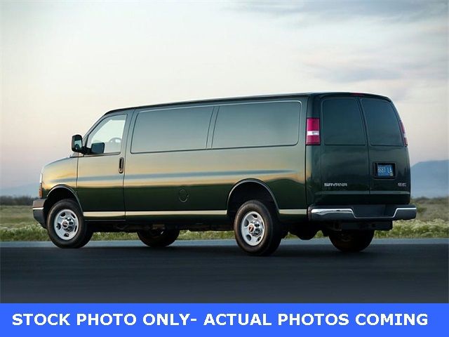 2022 GMC Savana Base